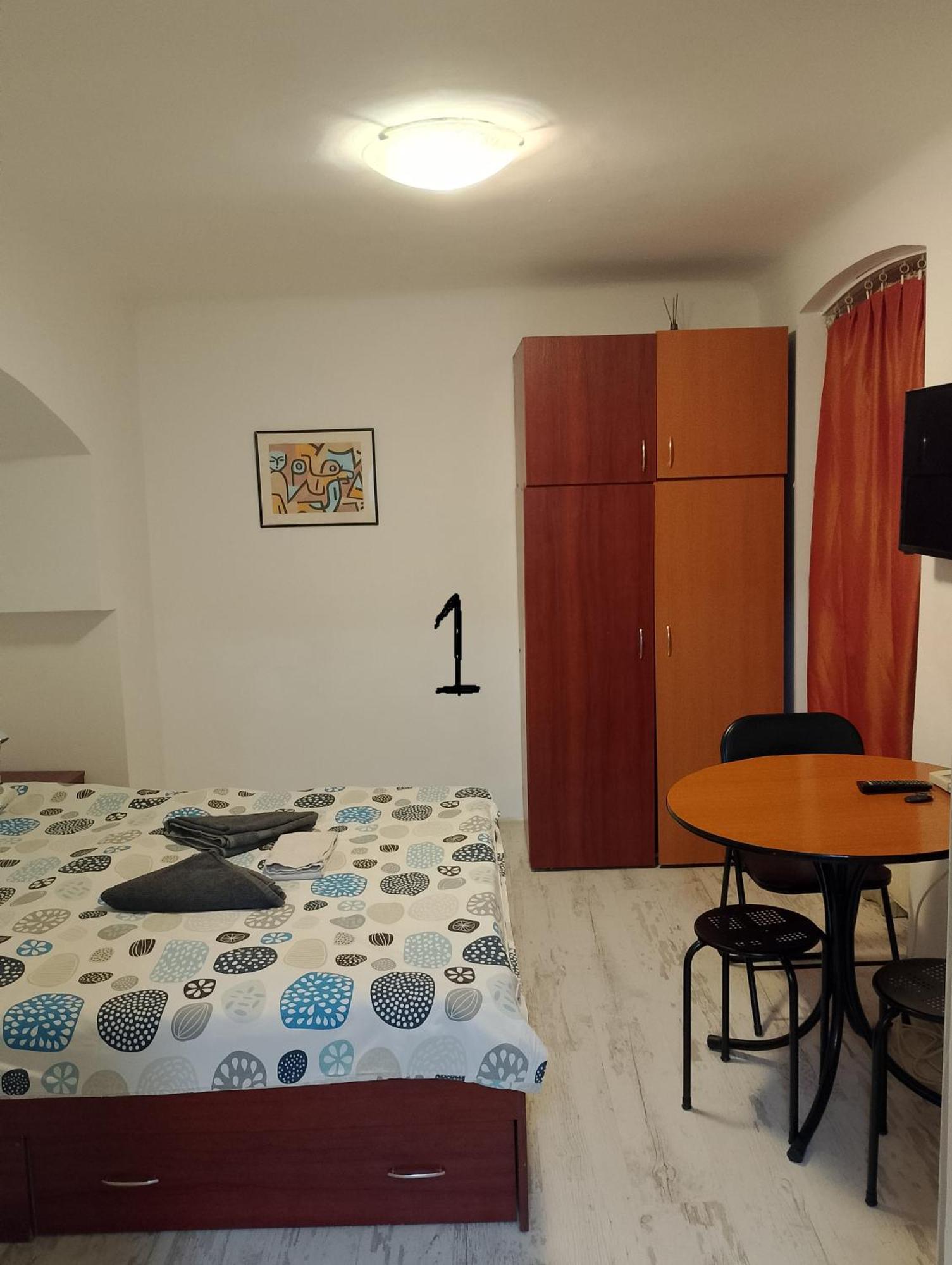 Central Studio In Historic Center Brasov Exterior photo